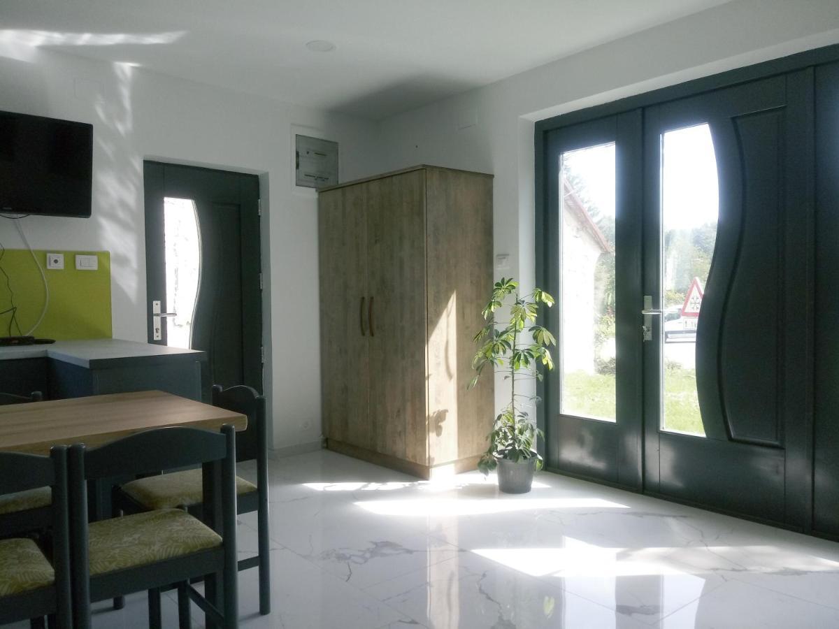 Tomo2 Apartment โพสโตยนา ภายนอก รูปภาพ